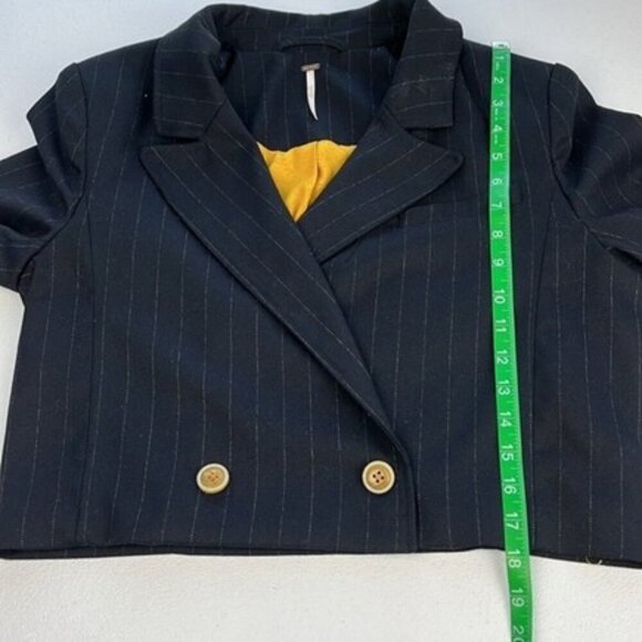 Free People Crop Blazer Tailored Navy Pinstripe Collared Gold Buttons Jacket M - Picture 10 of 12